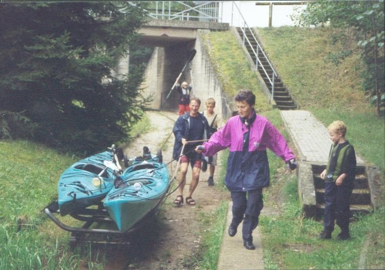 Bootsschleppe im Dahme-Umflut-Kanal