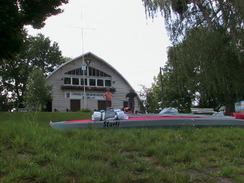 vor dem Start am Bootshaus der Junkers Paddelgemeinschaft